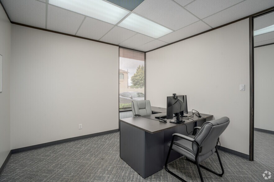 More Photos Of 10435 Greenbough Dr, Stafford Office For Lease