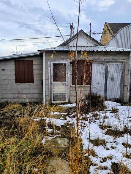 More Photos Of 415 W Janeaux St, Lewistown Office For Sale