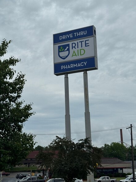 More Photos Of 1396 W Chestnut St, Washington Drugstore For Lease