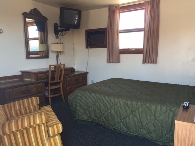 More Photos Of 100 Silver St, Hurley Hotel For Sale