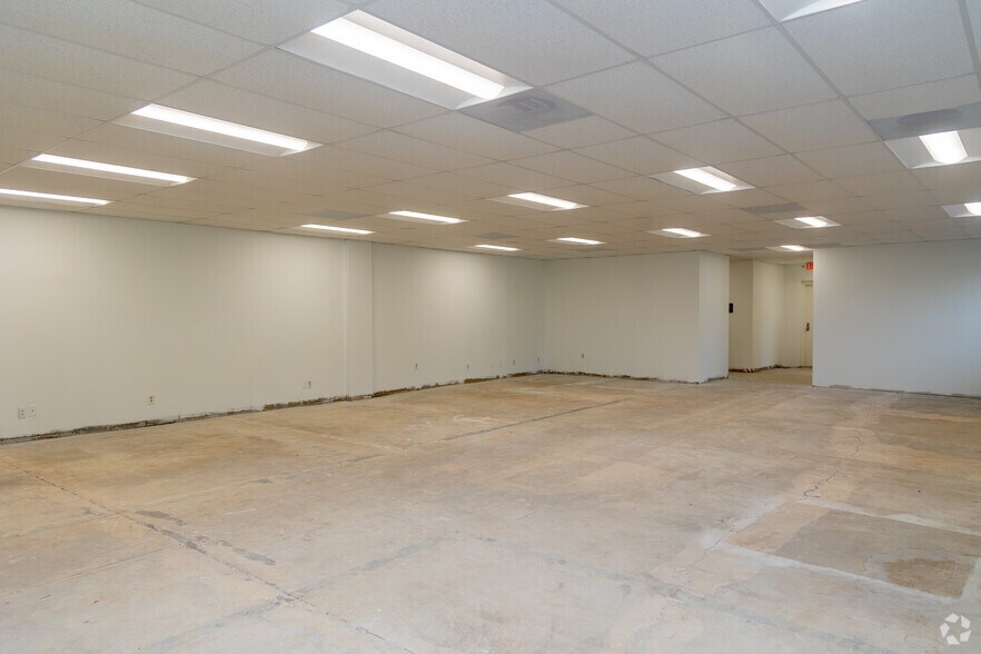 More Photos Of 5100 Reagan Dr, Charlotte Unknown For Lease