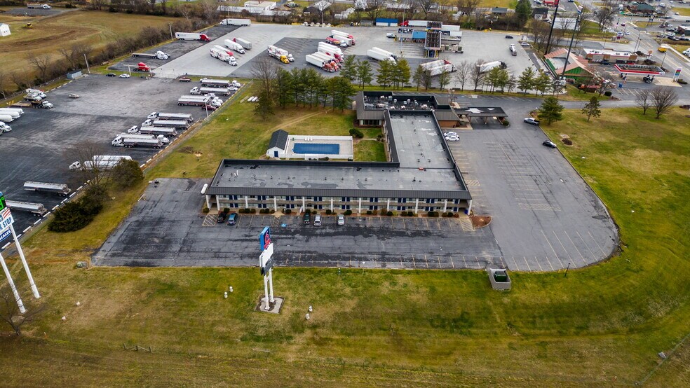 More Photos Of 250 Conicville Rd, Mount Jackson Hotel For Lease