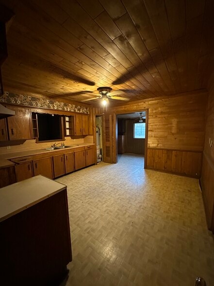 More Photos Of 11462 Newkirk St, Dallas Office For Sale