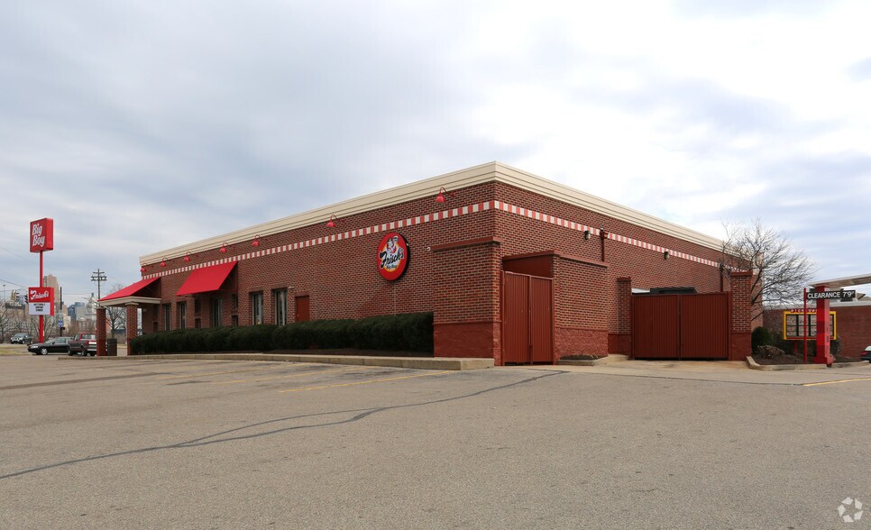 More Photos Of 1001 Gest St, Cincinnati Restaurant For Sale