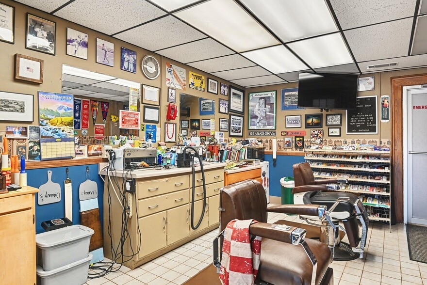 More Photos Of 253 W Monroe St, Bangor General Retail For Sale