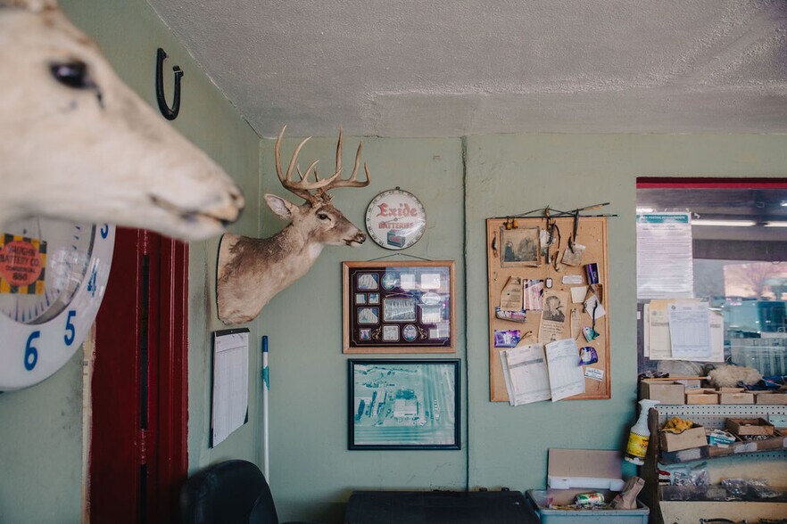More Photos Of 601 S School Ave, Fayetteville Auto Repair For Sale
