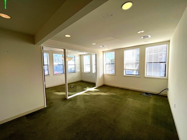 More Photos Of 1809 Irving St, San Francisco Bank For Lease