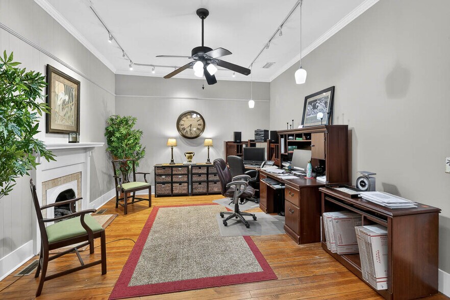 More Photos Of 1607 Norwich St, Brunswick Flex For Sale