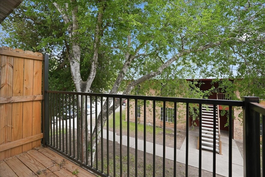 More Photos Of 600 E Crockett St, Beeville Apartments For Sale