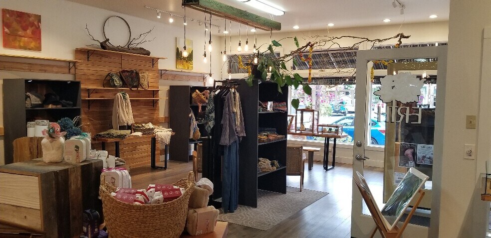 More Photos Of 101-107 S 1st St, La Conner Storefront For Sale