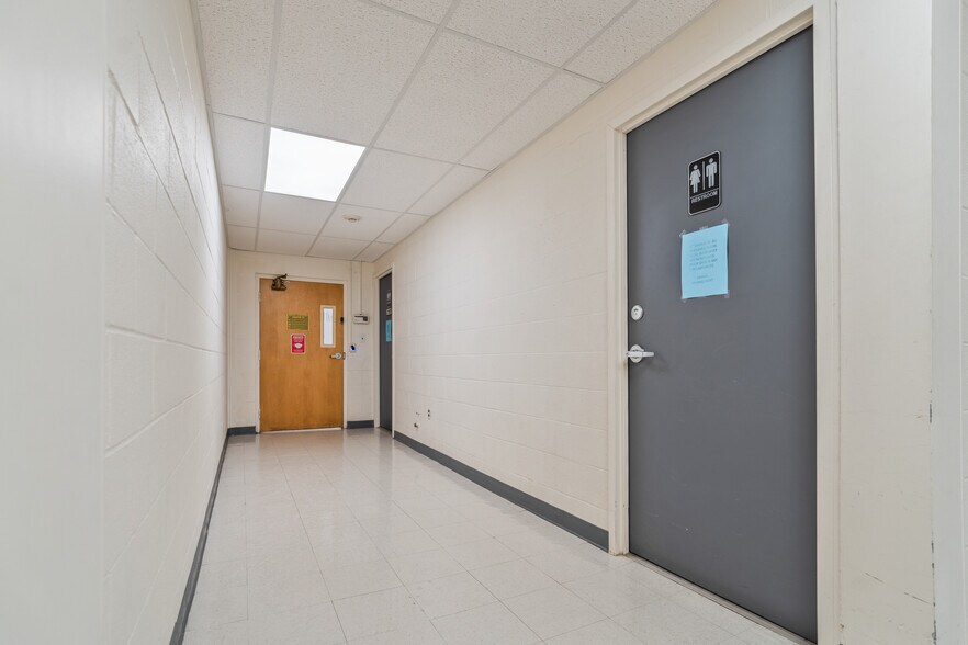 More Photos Of 235 Chestnut St, Springfield Office For Lease