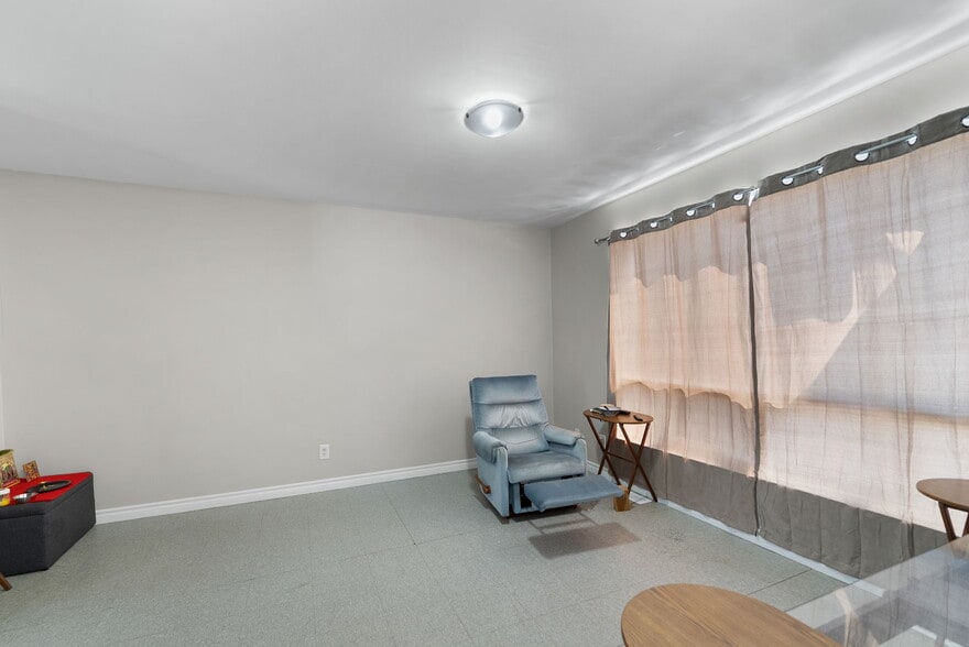 More Photos Of 29 Laren St, Wahnapitae Apartments For Sale