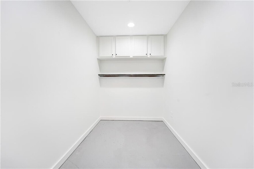 More Photos Of 1313 Edgewater Dr, Orlando Storefront For Lease