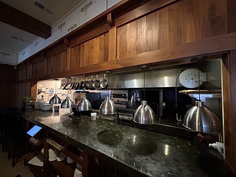 More Photos Of 495 King St, Charleston Storefront For Sale