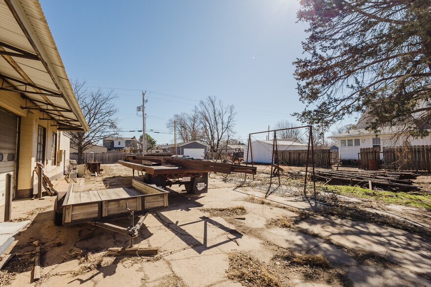 More Photos Of 410 N Commercial Ave, Sedgwick Storefront For Sale