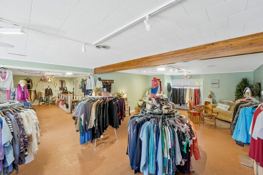 More Photos Of 2665 J Maddy Pky, Interlochen Storefront For Sale