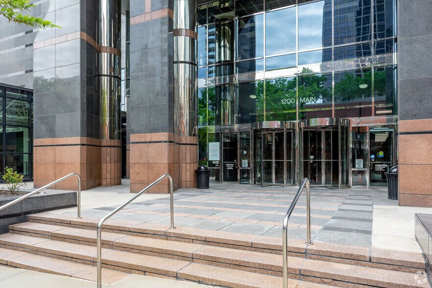 More Photos Of 1200 Main St, Kansas City Office For Lease