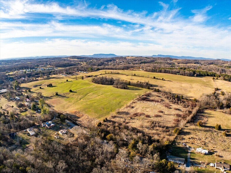 More Photos Of 520 Thorngrove pike, Kodak Land For Sale