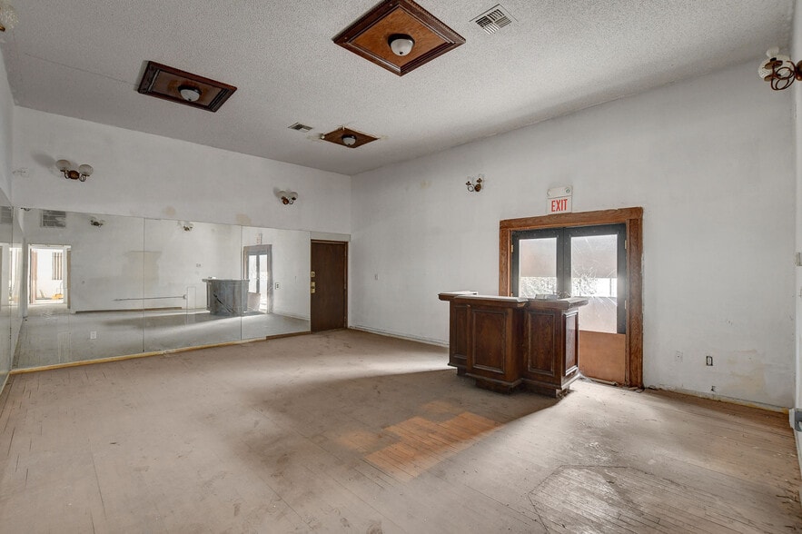 More Photos Of 901 E Ogden Ave, Las Vegas General Retail For Sale
