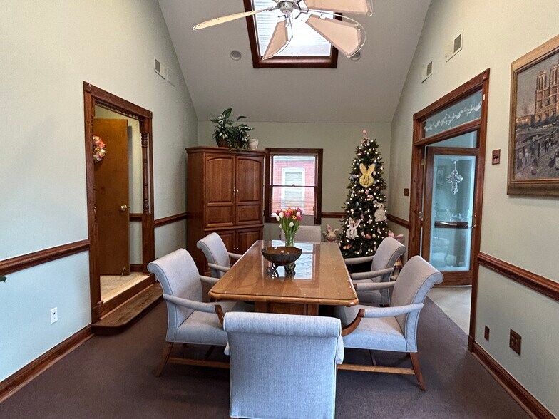 More Photos Of 847 King George Rd, Fords Office For Sale