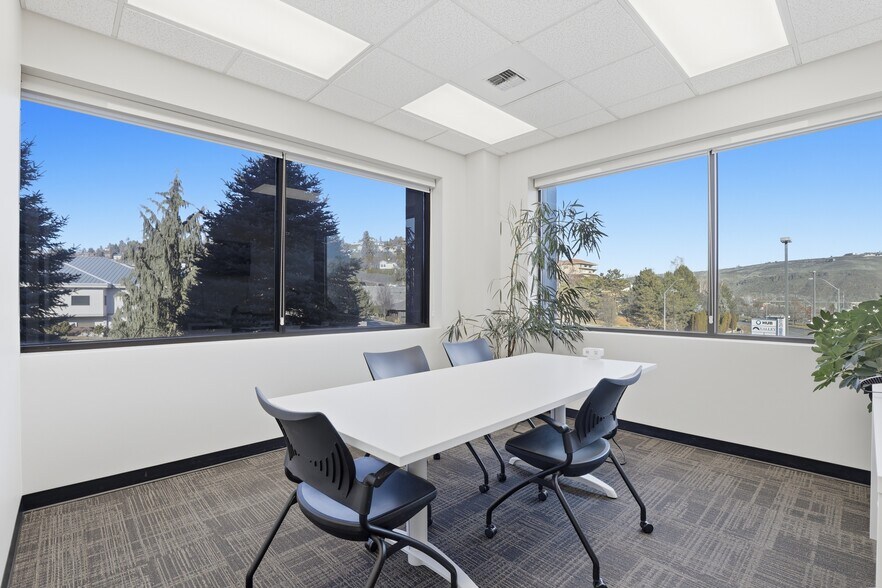 More Photos Of 3911 Castlevale Rd, Yakima Office For Lease