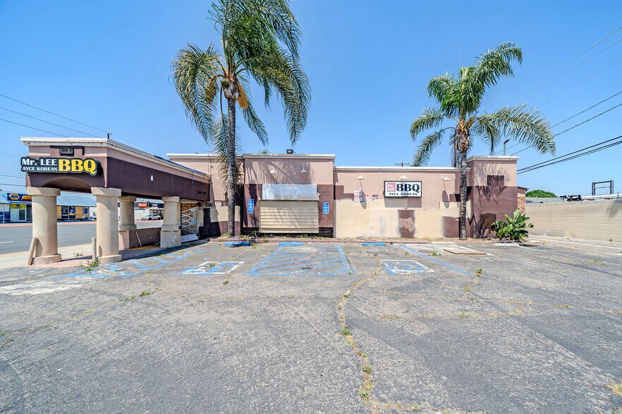 More Photos Of 10712 Beach Blvd, Stanton Restaurant For Sale