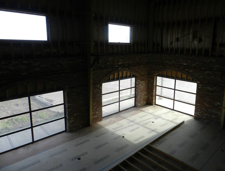 More Photos Of 2520 N River Rd, Olathe Warehouse For Sale