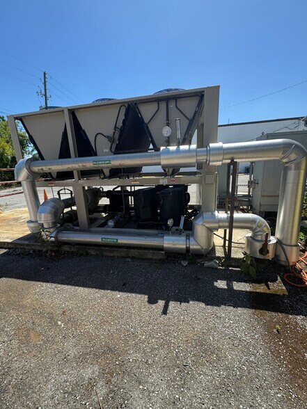 More Photos Of 365 105th Ter NE, Saint Petersburg Specialty For Lease