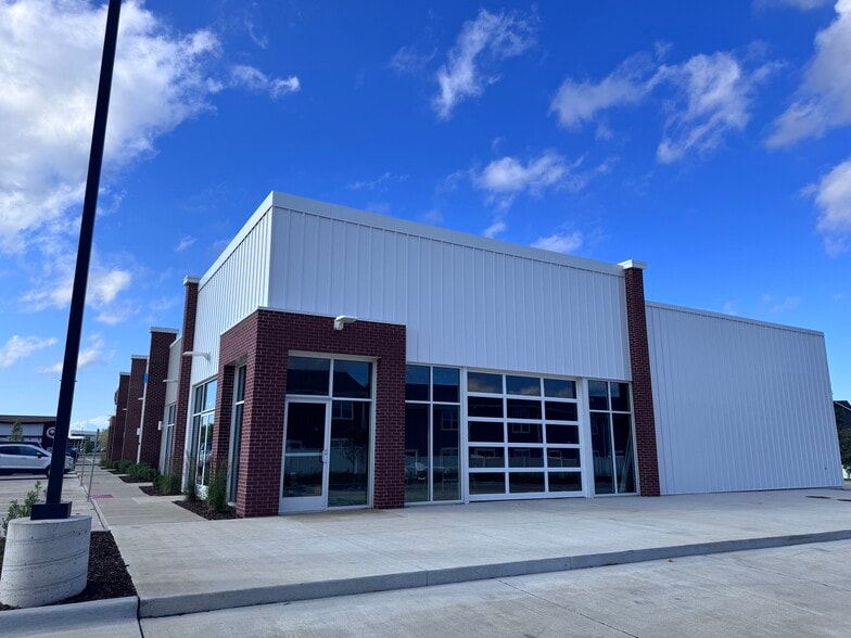 More Photos Of 4607 53rd, Davenport General Retail For Lease