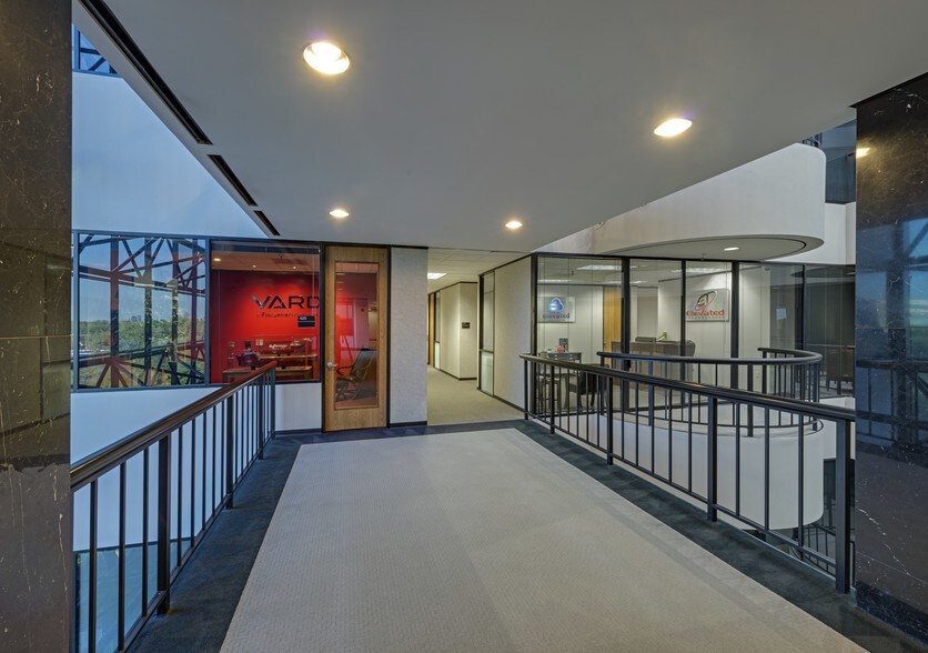 More Photos Of 1880 S Dairy Ashford Rd, Houston Office For Lease