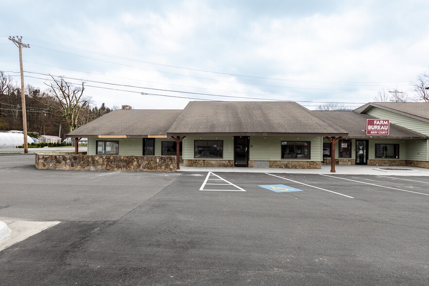 Primary Photo Of 110 High Country Sq, Banner Elk General Retail For Lease