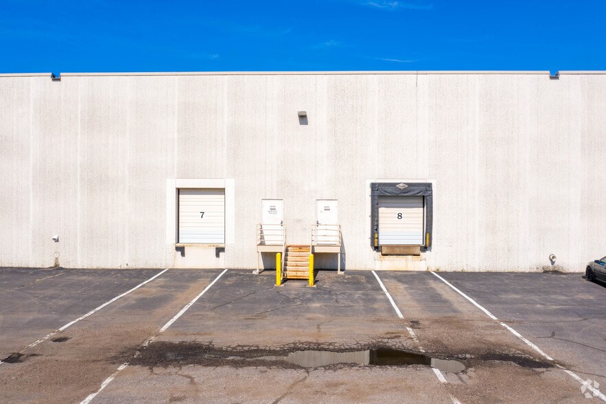 More Photos Of 980 Berwood Ave E, Vadnais Heights Warehouse For Lease