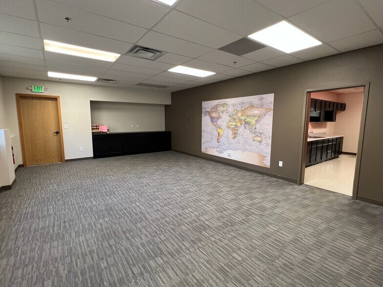 More Photos Of 910 Pinon Ranch Vw, Colorado Springs Office For Lease