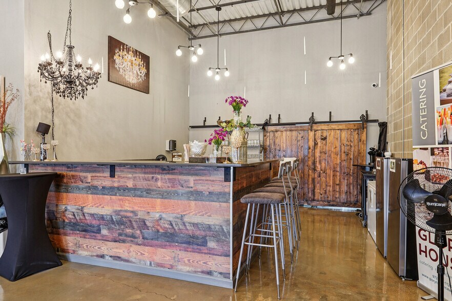 More Photos Of 109-111 S Main St, Irving Restaurant For Sale
