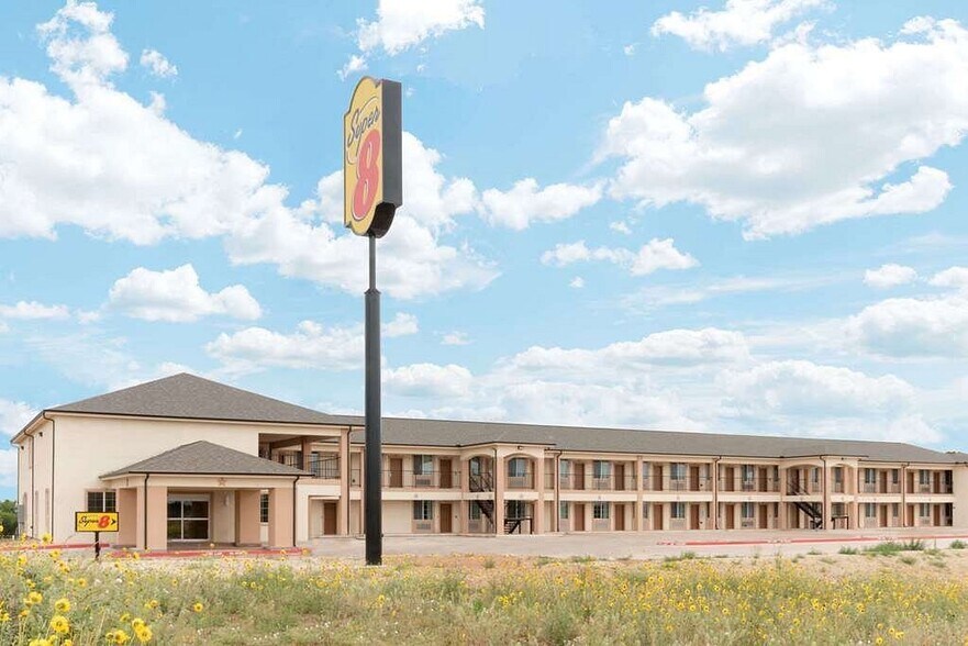 Primary Photo Of 2205 Chestnut St, Colorado City Hotel For Sale