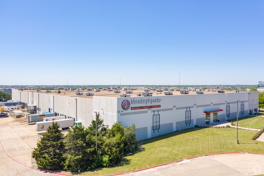 More Photos Of 105 W Bethany Dr, Allen Warehouse For Lease