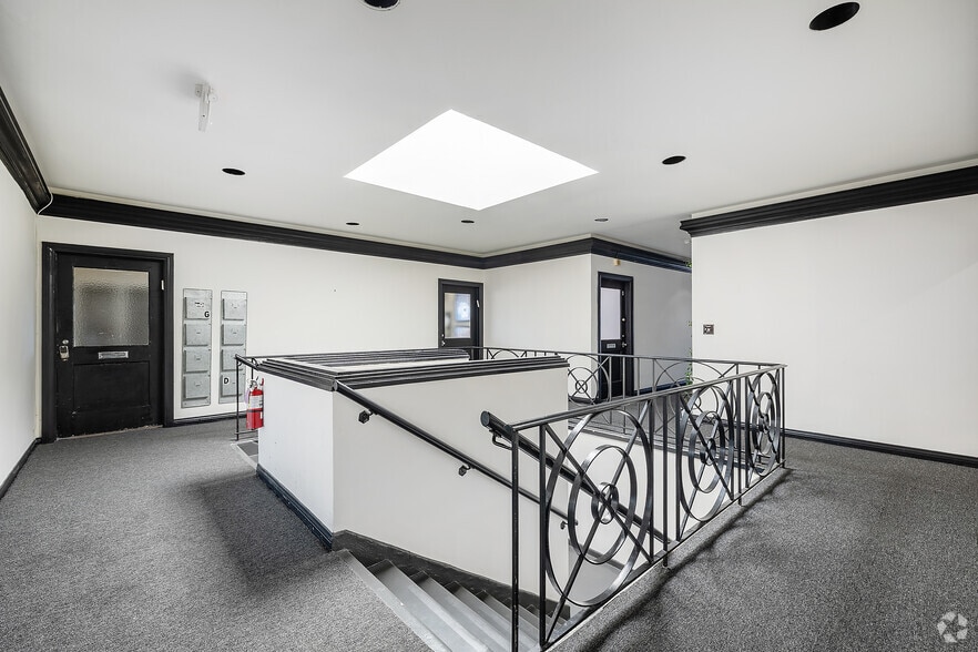 More Photos Of 7956-7958 Beverly Blvd, Los Angeles Storefront Retail Office For Lease