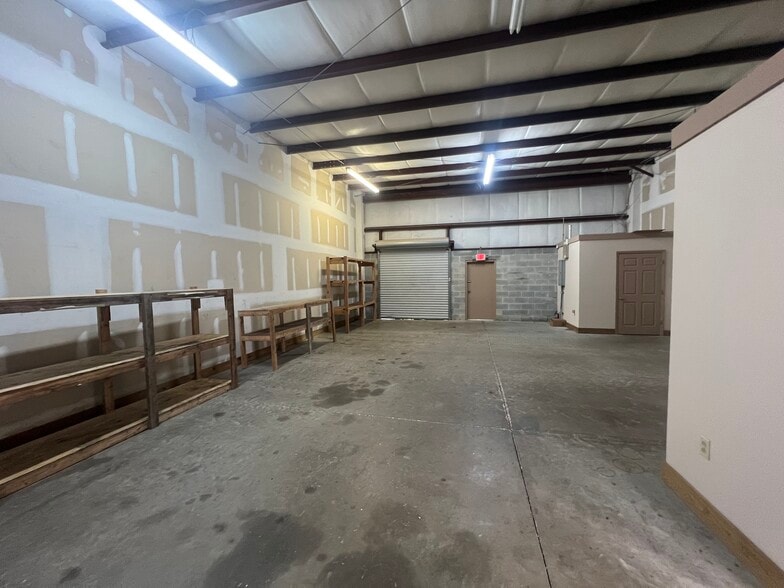 More Photos Of 7610 Industrial Ln, Tampa Warehouse For Lease