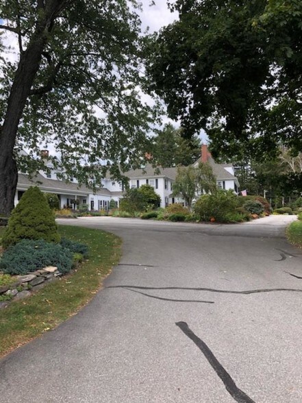 More Photos Of 94 Plaine Hill Rd, Woodstock Hotel For Sale