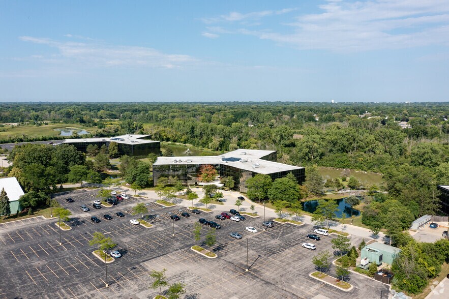 More Photos Of 2333 Waukegan Rd, Bannockburn Unknown For Lease