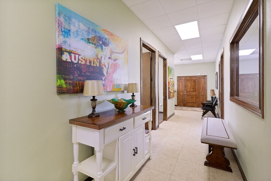 More Photos Of 42900 IH-10 West, Boerne Showroom For Sale