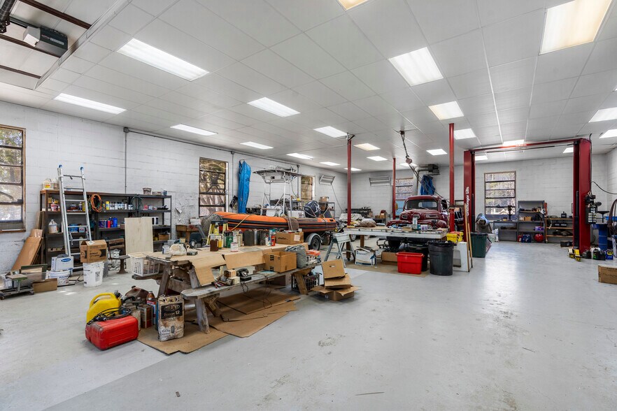 More Photos Of 1037 Wiscasset rd, Boothbay Flex For Sale