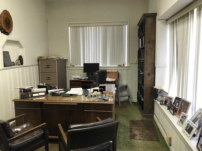 More Photos Of 248 Scherer Blvd, Franklin Square Office For Sale
