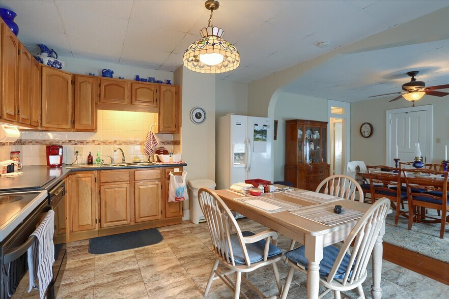 More Photos Of 3 S Market St, Shamokin Flex For Sale