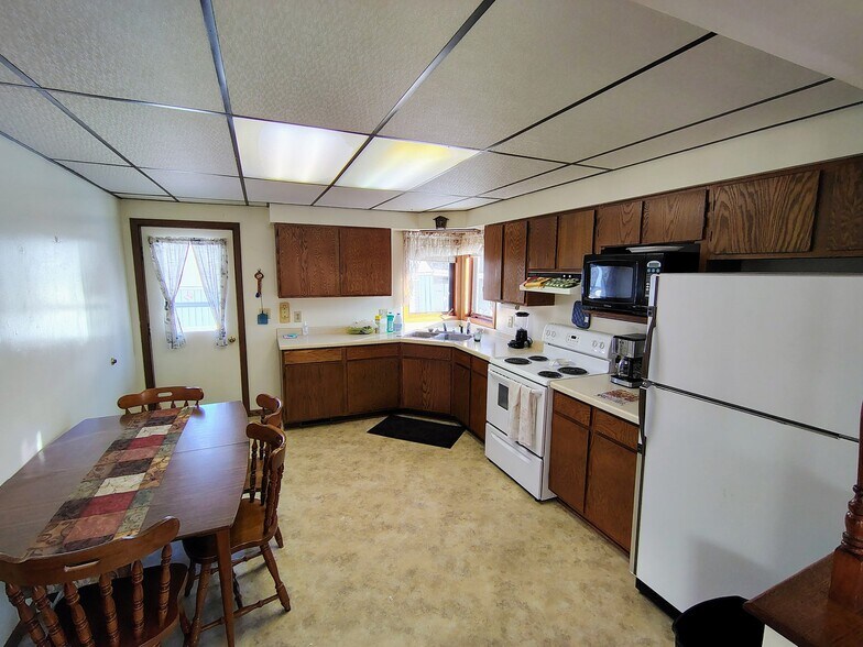 More Photos Of N16184 Old Hwy 13, Lake Service For Sale