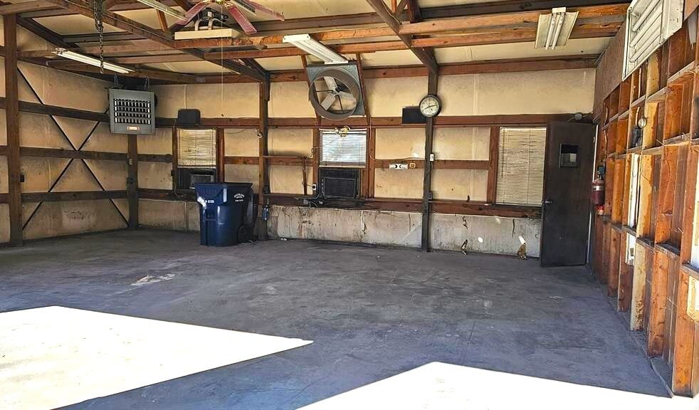 More Photos Of 407 Taylor St, West Columbia Light Distribution For Sale