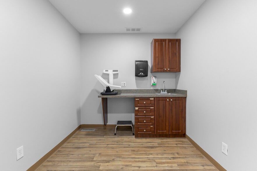 More Photos Of 17600 W Warren Ave, Detroit Office For Lease