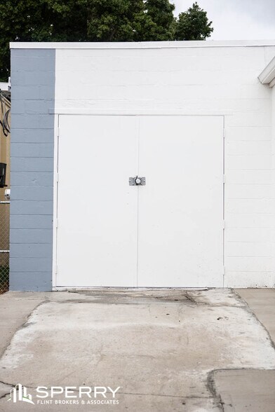 More Photos Of 411 Clearlake Rd, Cocoa Service For Lease