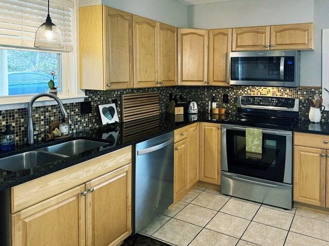 More Photos Of 702 E Schubert St, Fredericksburg Specialty For Sale