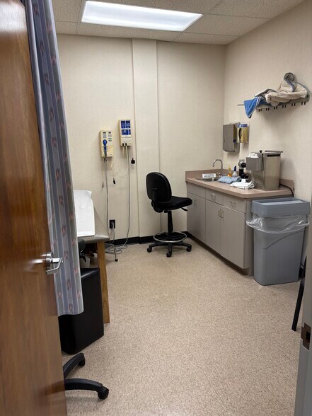 More Photos Of 877 Stewart Ave, Garden City Medical For Sale